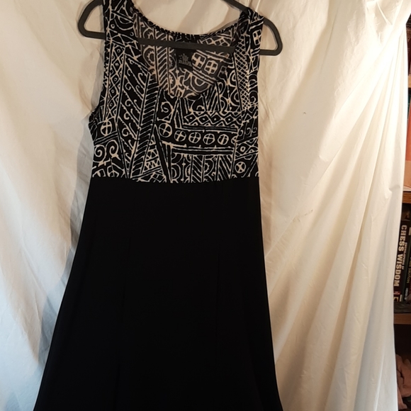 K STUDIO COLLECTION DRESS - Picture 2 of 7